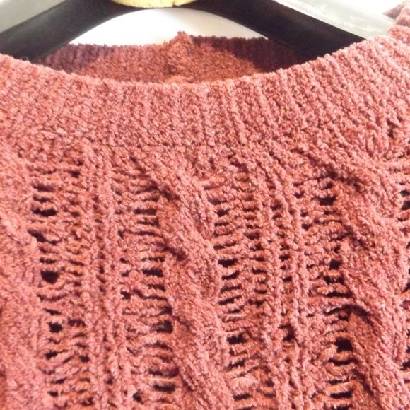 AMERICAN EAGLE CROP TOP SWEATER - Picture 2 of 6